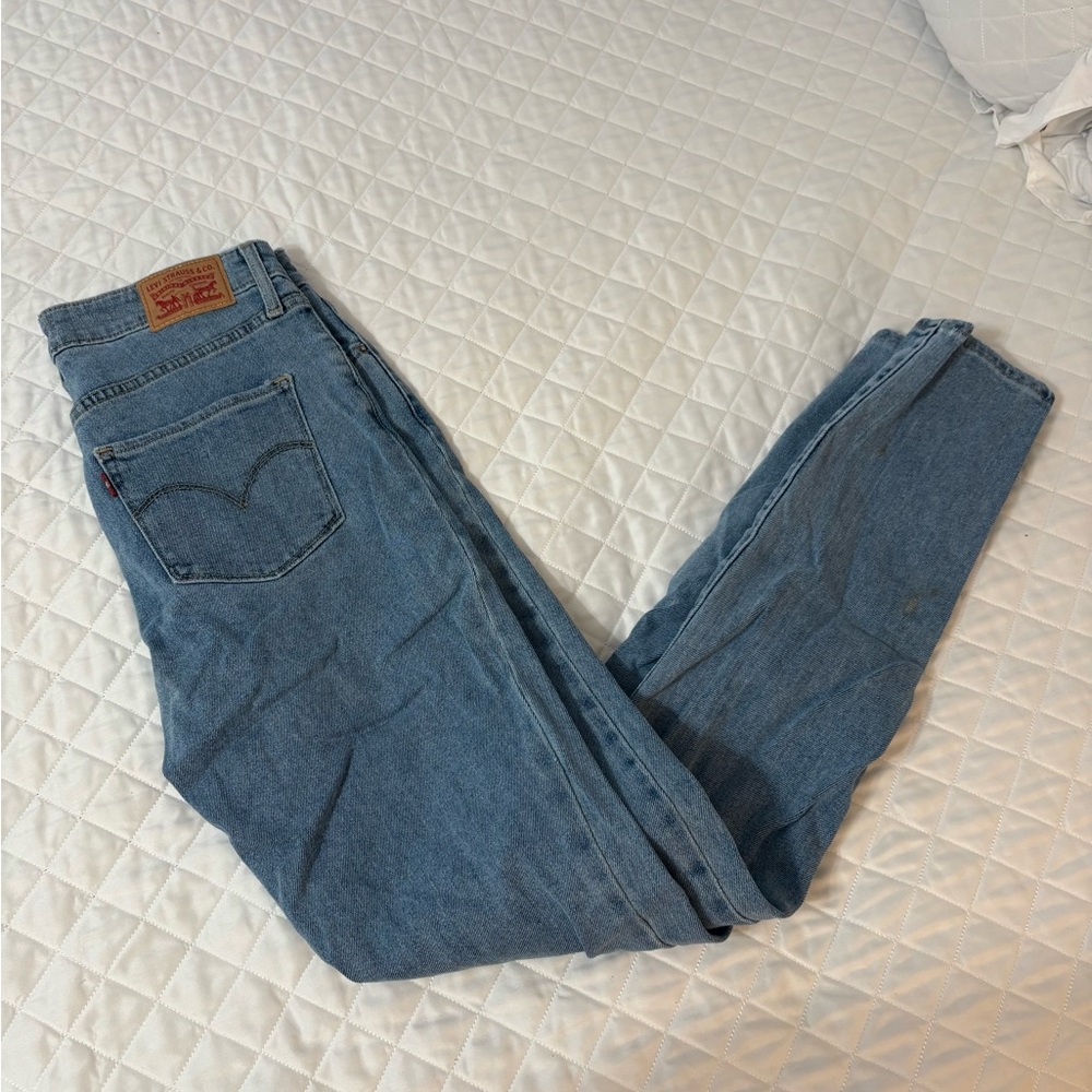 Levi High Rise Skinny jeans 28